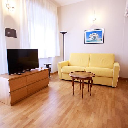 Апартаменти Sofia House With Private Parking Генуя Екстер'єр фото