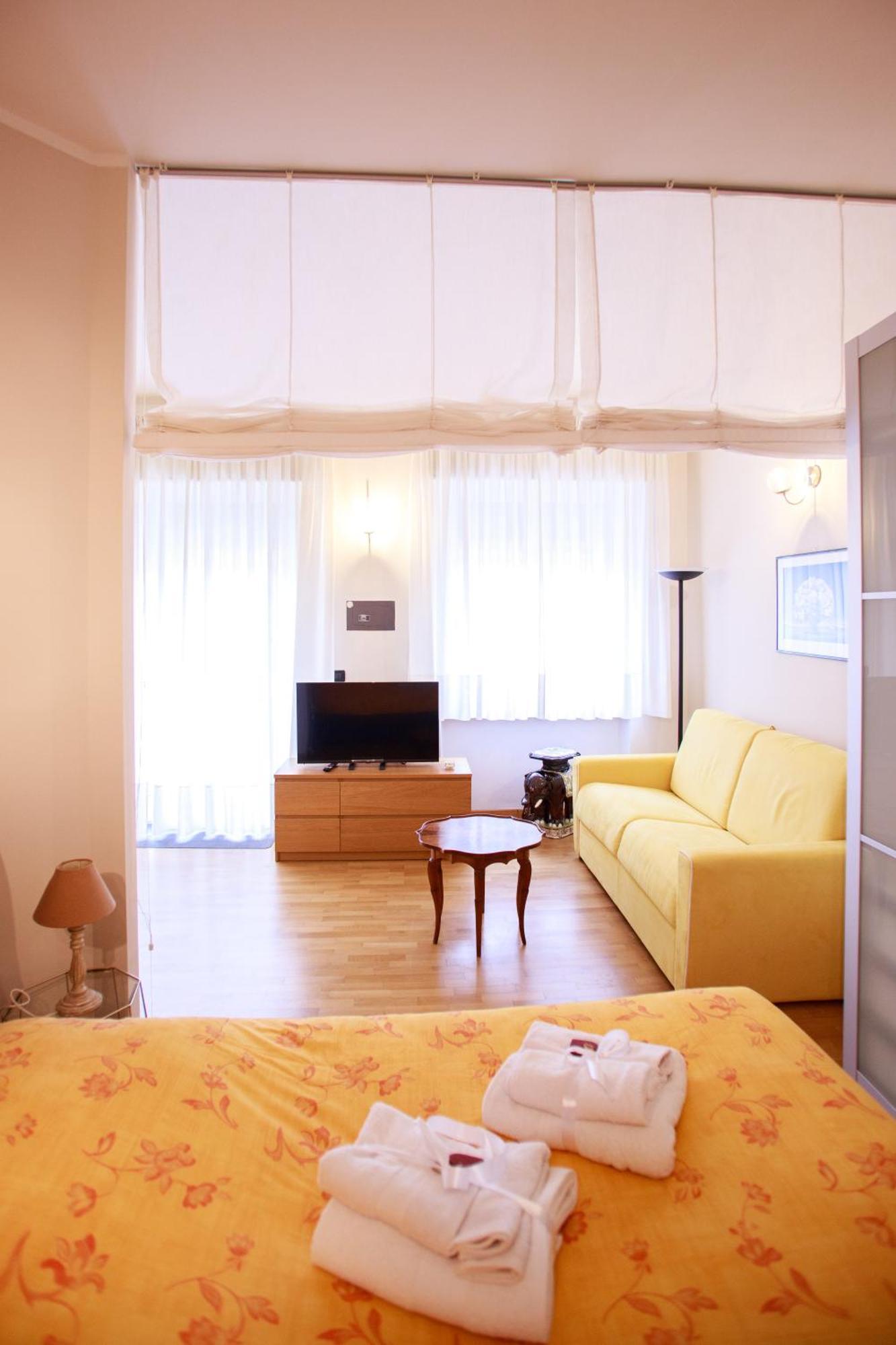 Апартаменти Sofia House With Private Parking Генуя Екстер'єр фото