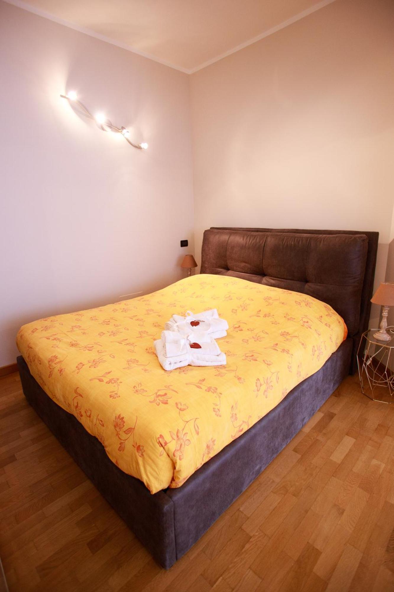 Апартаменти Sofia House With Private Parking Генуя Екстер'єр фото